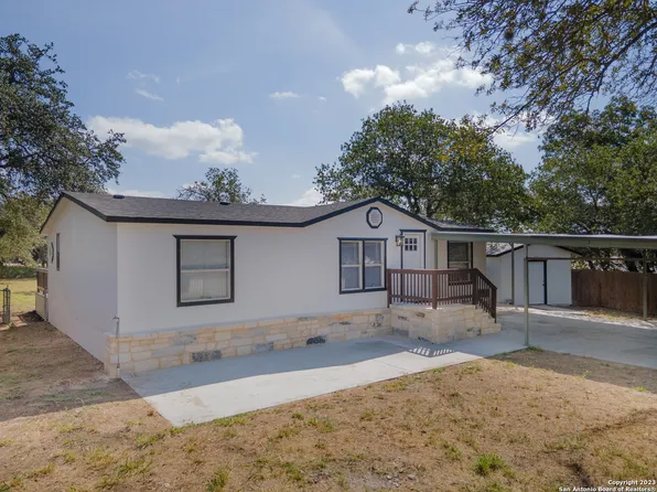 119 Heather Circle, Natalia, TX 78059