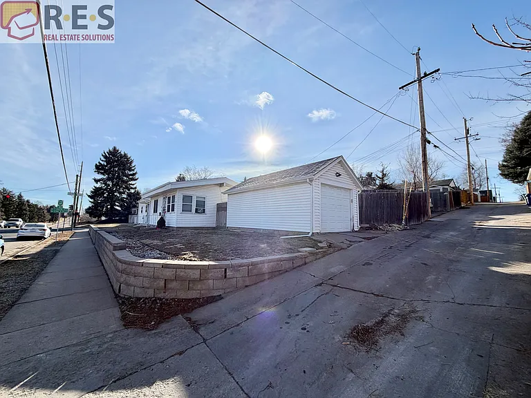 320 E Harvard Ave — Photo 2