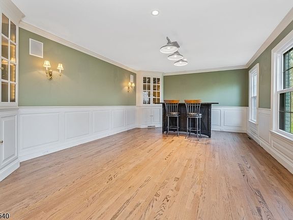 5th image of 64 Lindbergh Rd