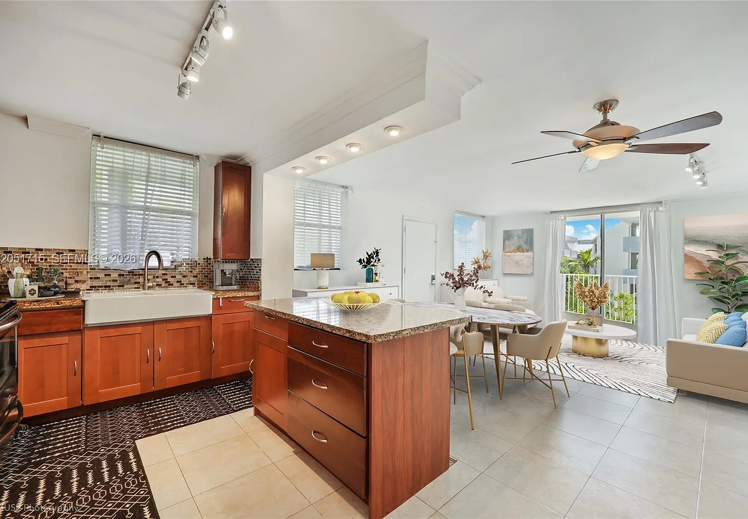 North Bay Villas Condo — Photo 1