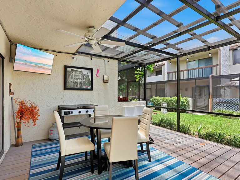 721 SE 1st Way #C11 — Photo 16