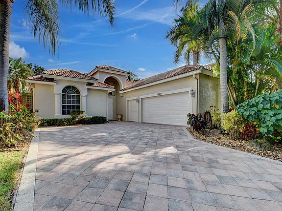 3rd image of 10834 Greenbriar Villa Dr