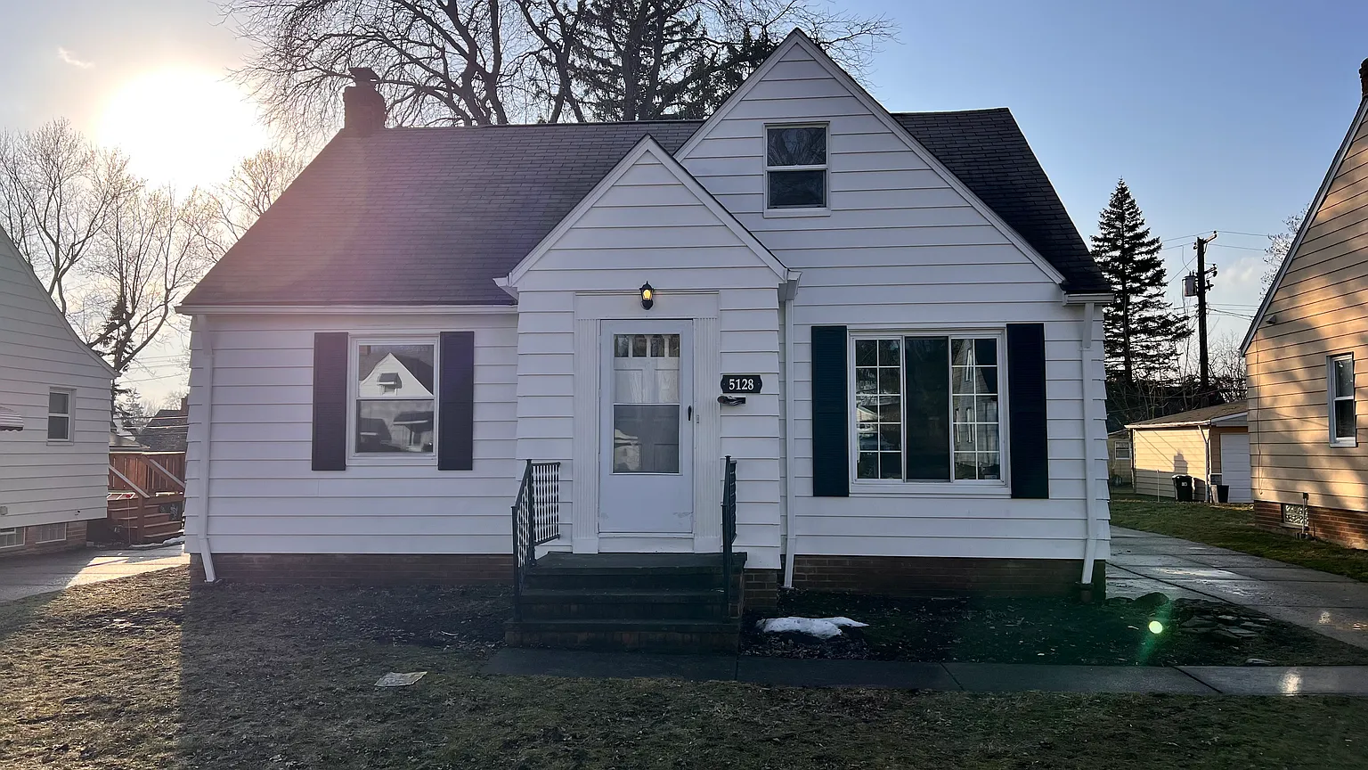 5128 Catherine St photo 1