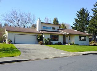 811 Brookhaven Dr, Brookings, OR 97415