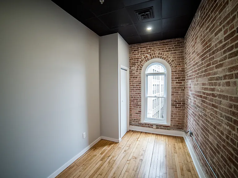 22 State St #4 — Photo 18