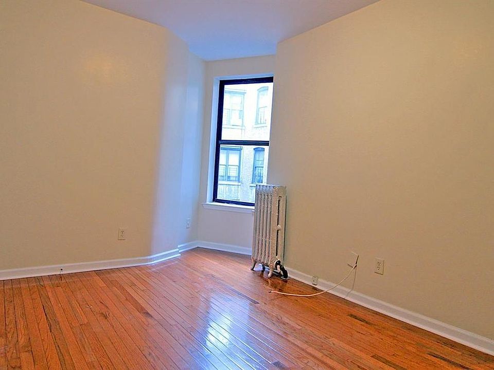 1st image of 196 Bradhurst Ave #22