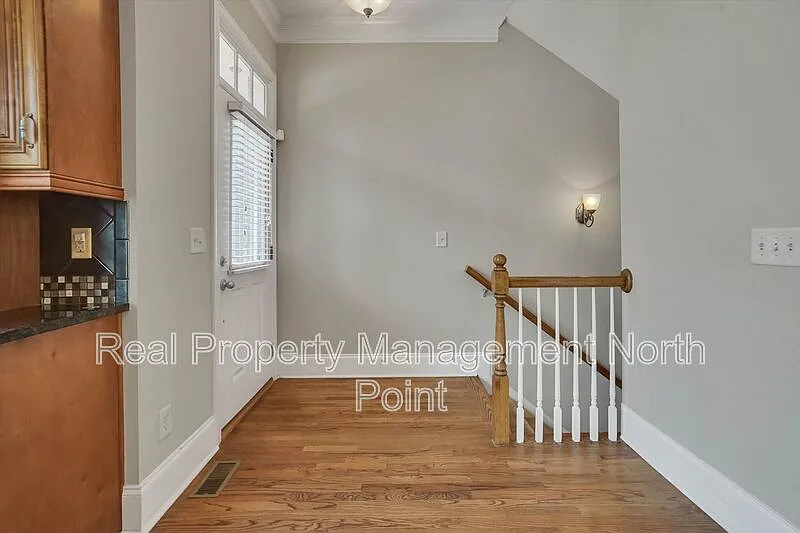 3 bed, 3.5 bath, 2250 sqft, $3,250 — Photo 4