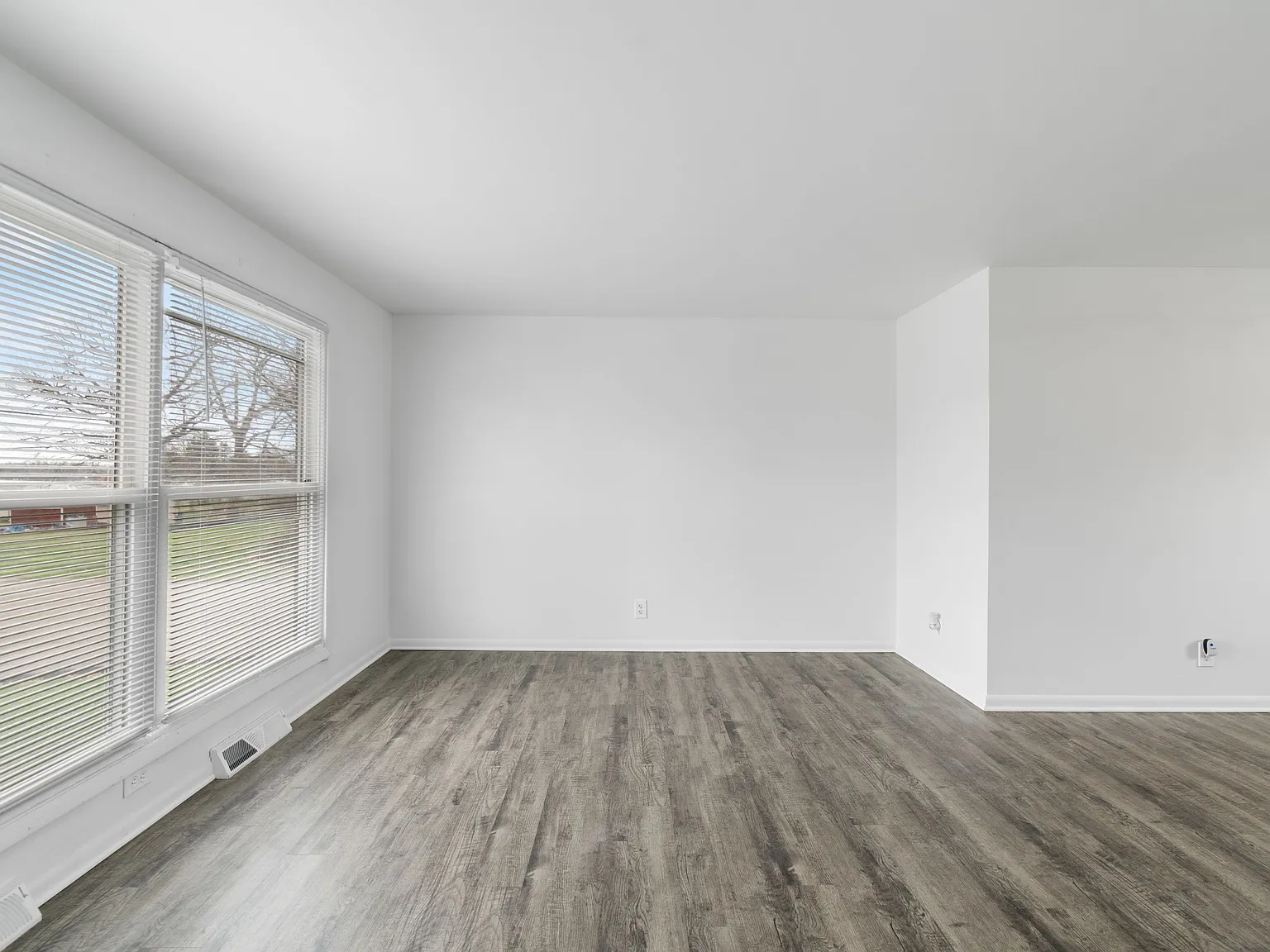 3 bed, 1.5 bath, 1500 sqft, $1,500 — Photo 4
