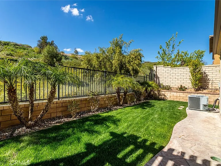 28629 Farrier Dr — Photo 37