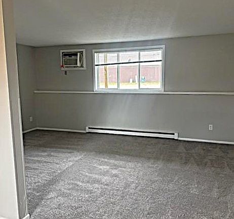 3rd image of 880 E 6th St APT 5