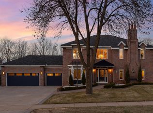 10692 Mount Curve Rd, Eden Prairie, MN 55347