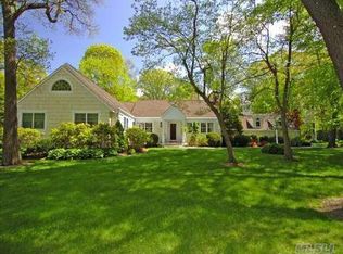 140 Harbor Rd, Saint James, NY 11780