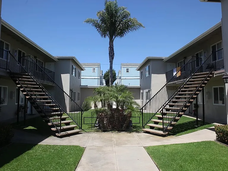 909 Georgia St #1 — Photo 1