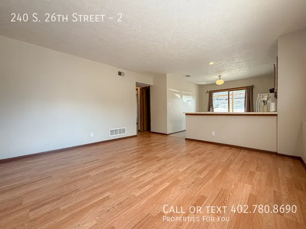 240 S 26th St #2, Lincoln, NE 68510