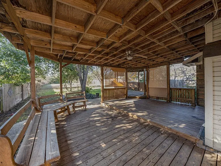 8218 Parkland Hills Dr — Photo 27