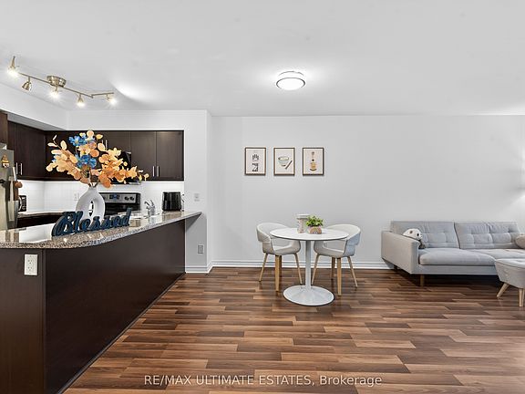 5th image of 19 Grand Trunk Cres #2205