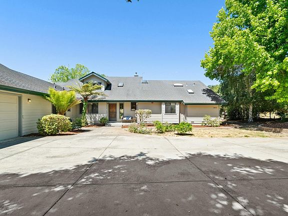 4th image of 3833 Cherryvale Ave