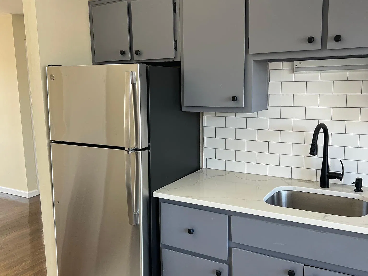 2 bed, 800 sqft, $2,050 — Photo 2