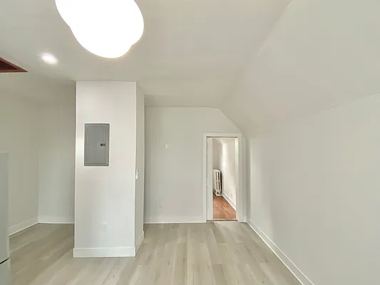 Rented by Capri Jet Realty Corp | media 10