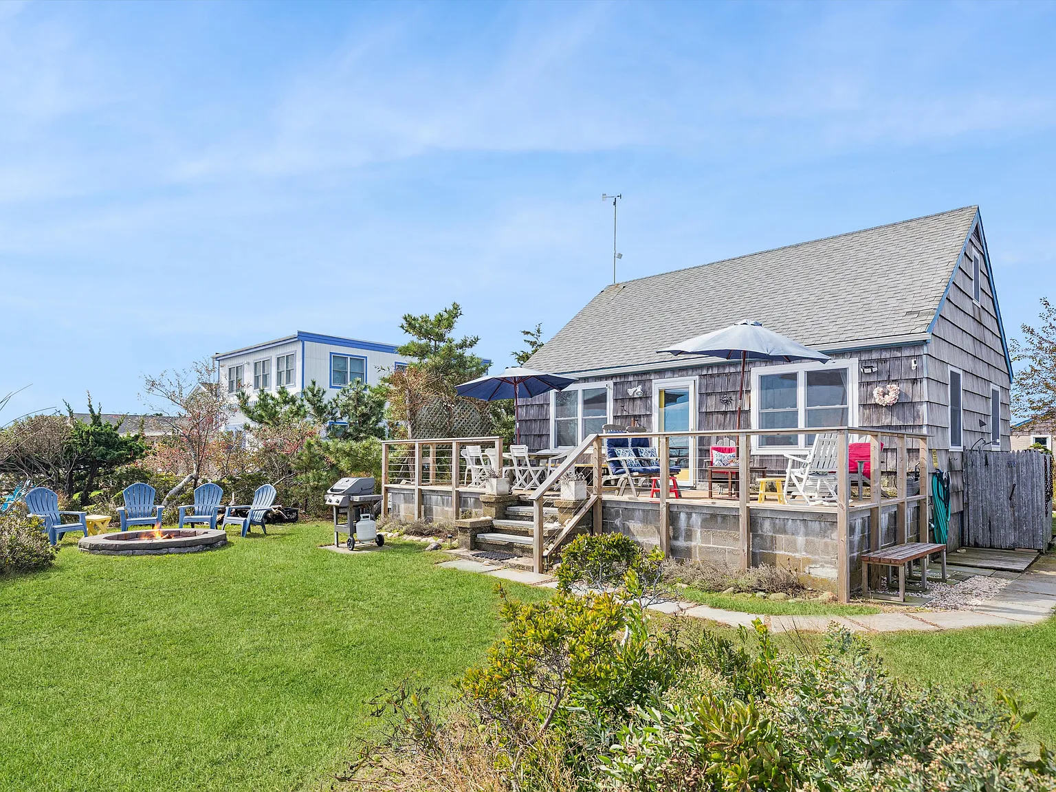 Waterfront Cottage In Lazy Point — Photo 3