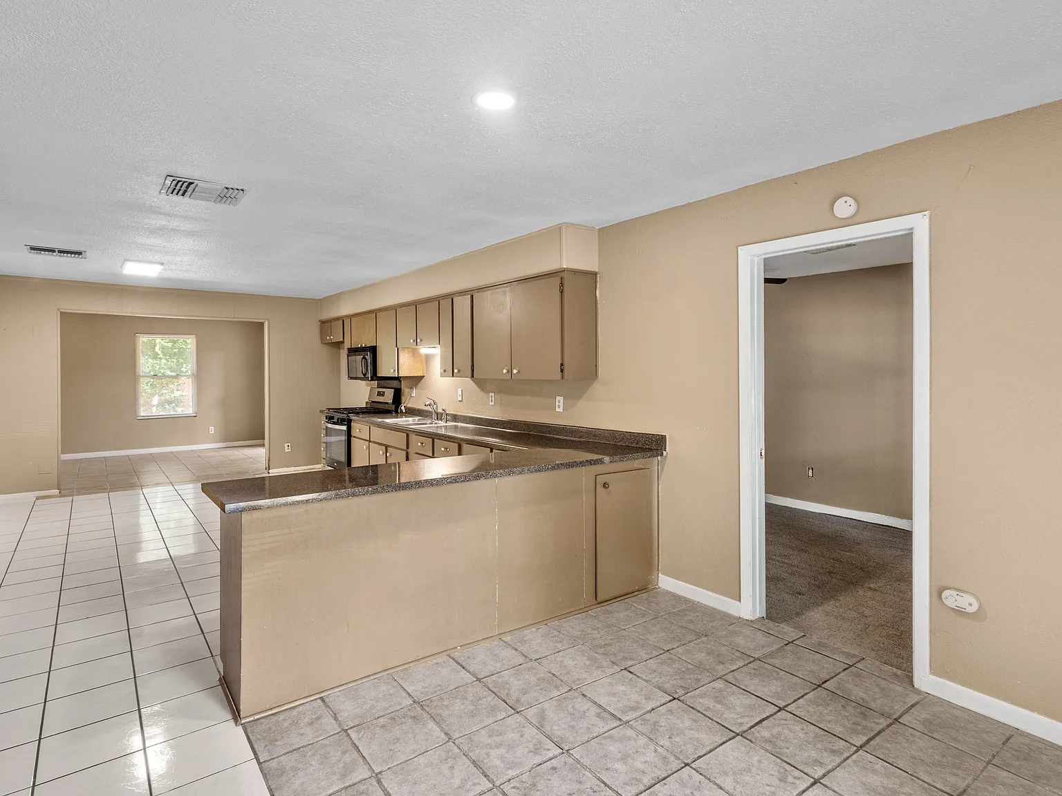 4 bed, 1852 sqft, $1,500 — Photo 3