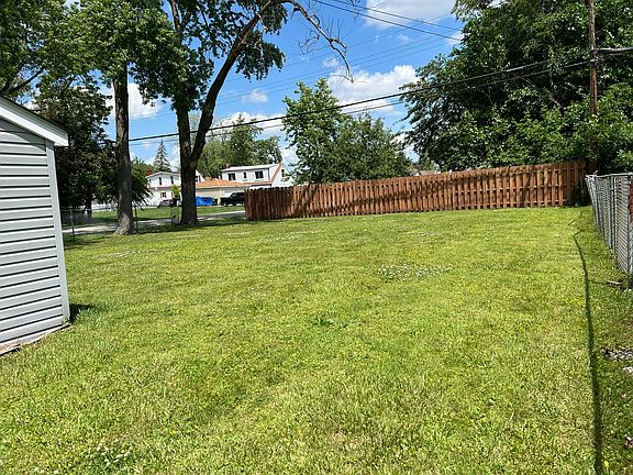5th image of 2057 Emerson Ave