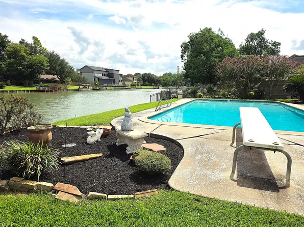 107 Saint Marks St, Sugar Land, TX 77478