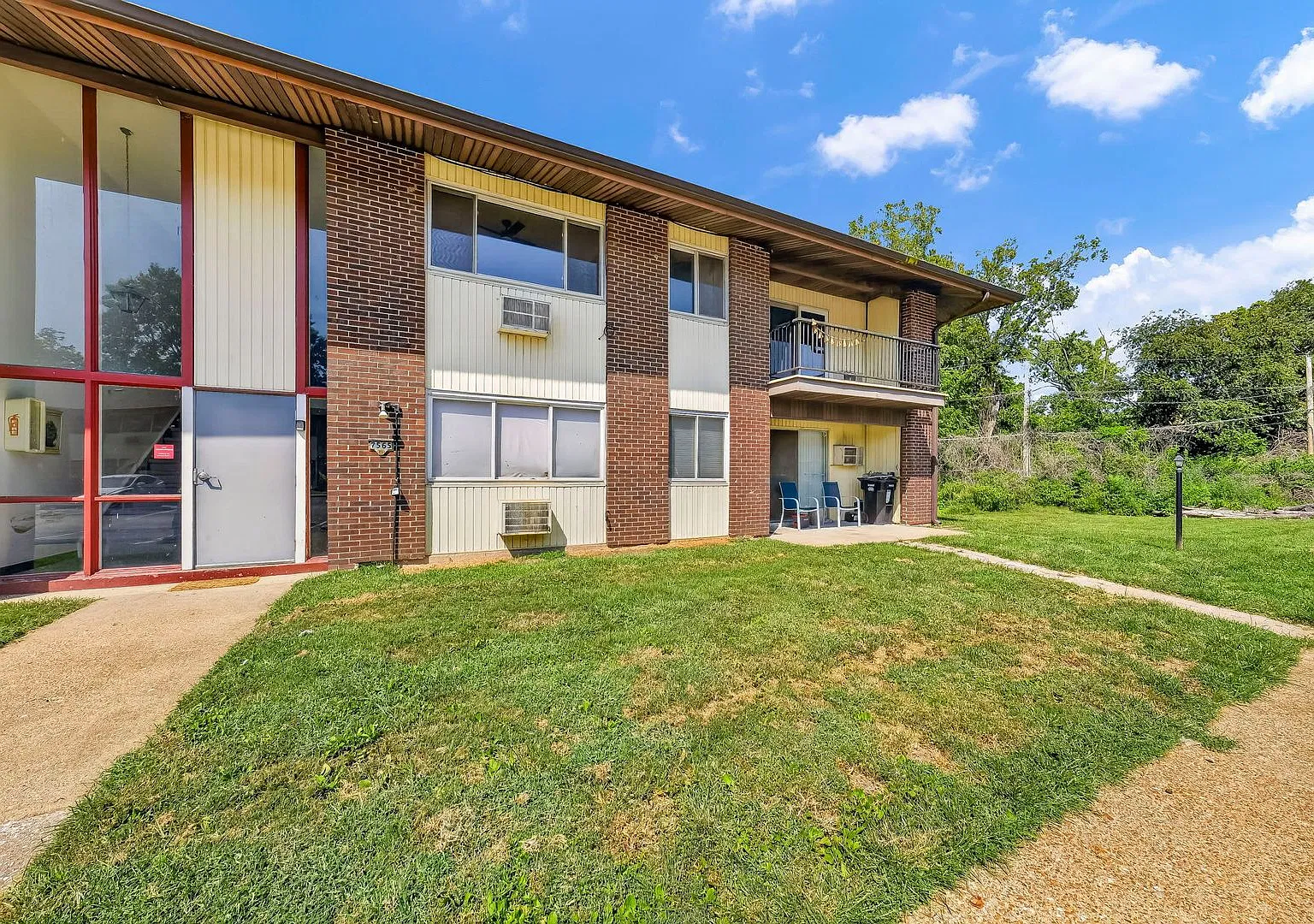 Welcome home to 7565 Hazelcrest Drive, Apt. H! — Photo 3