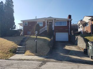 3075 Crestline Dr, Steubenville, OH 43952