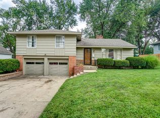 6401 W 77th St, Prairie Village, KS 66204
