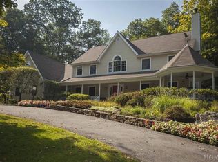 64 Random Farms Dr, Chappaqua, NY 10514