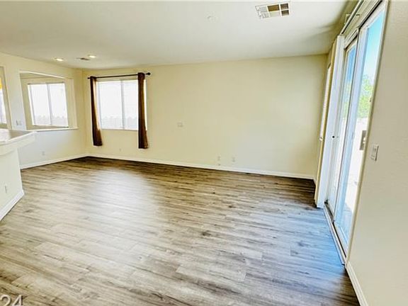 5th image of 2278 Surrey Meadows Ave