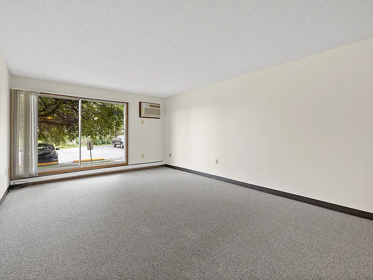 Country Bluff Apartments — Photo 18