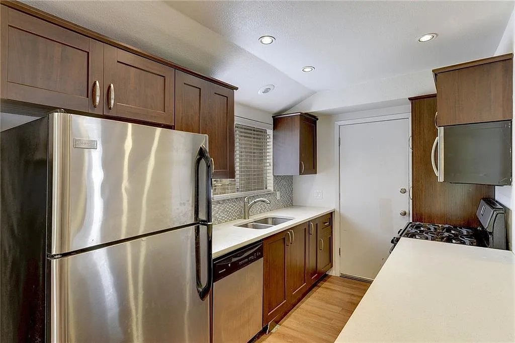 2 bed, 1000 sqft, $2,000 — Photo 4