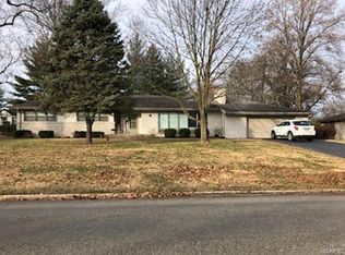905 N 8th St, Vandalia, IL 62471