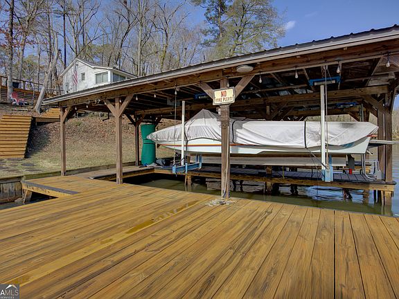 3rd image of 1735 Campbell Rd