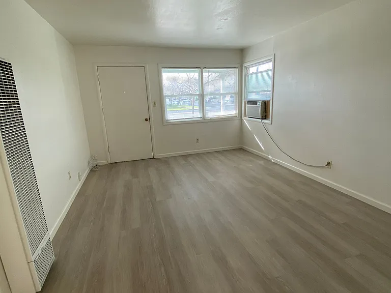 1140 Broadway St — Photo 5