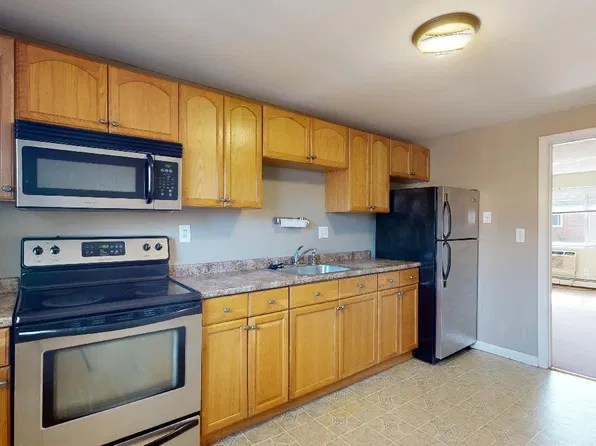 40 Bryon Rd, Chestnut Hill, MA
