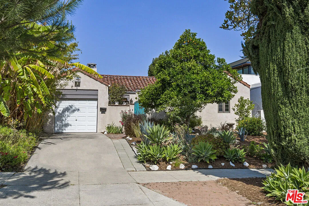 3 bed, 2.5 bath, 2052 sqft, $8,000 — Photo 1