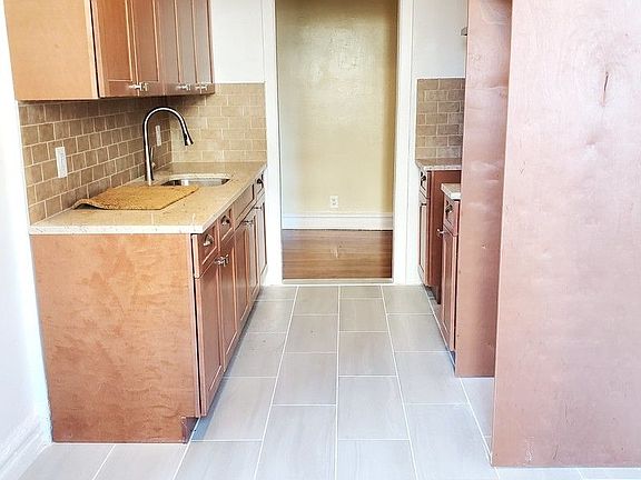 3rd image of 520 Lincoln Pl APT 3F