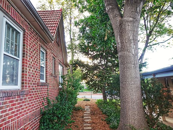 5th image of 690 S Canosa Ct