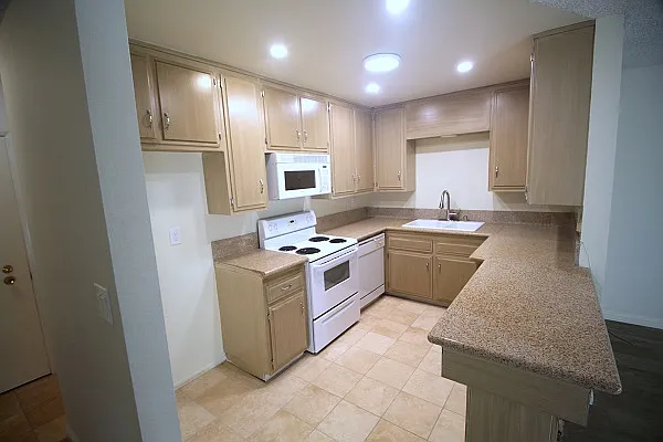 2000 Farrell Ave #7 — Photo 3