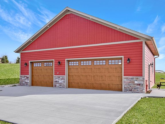2nd image of W5647 Country Meadows Dr