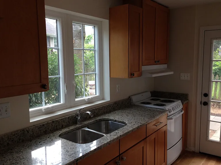 Full kitchen