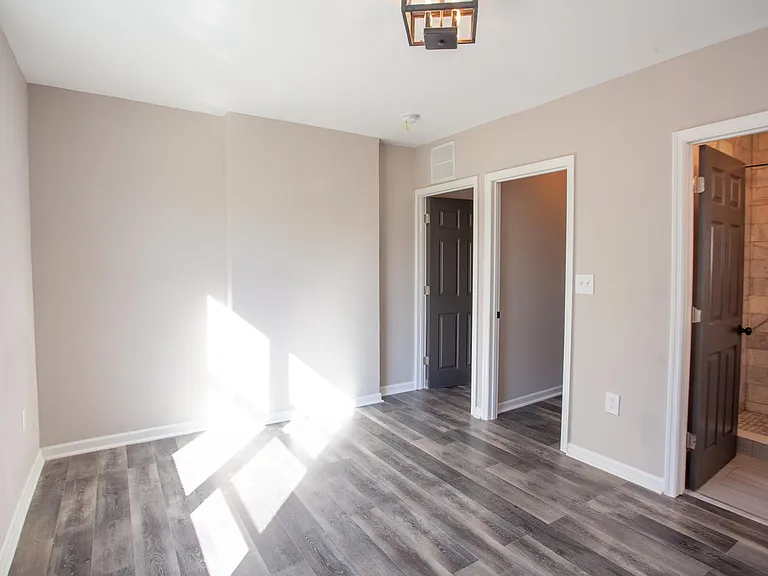 716 Gilbert St — Photo 11