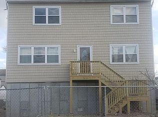 91 Overton St, Freeport, NY 11520