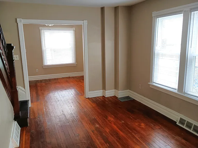 513 Hanover St — Photo 3