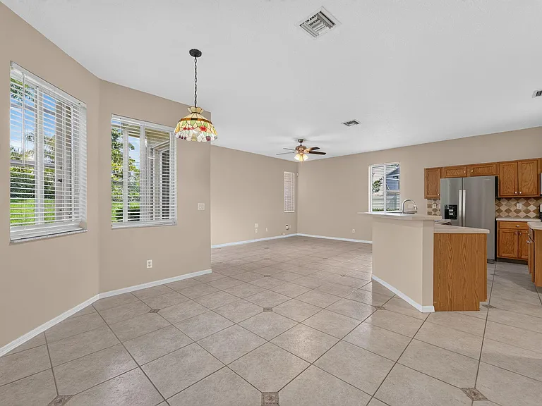 6775 SW 195th Ave — Photo 9