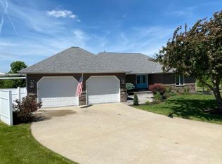 902 James Rdg, Creston, IA 50801