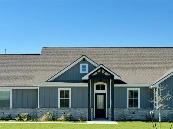 3311 Hunters Crossing Trl, Bryan, TX 77808